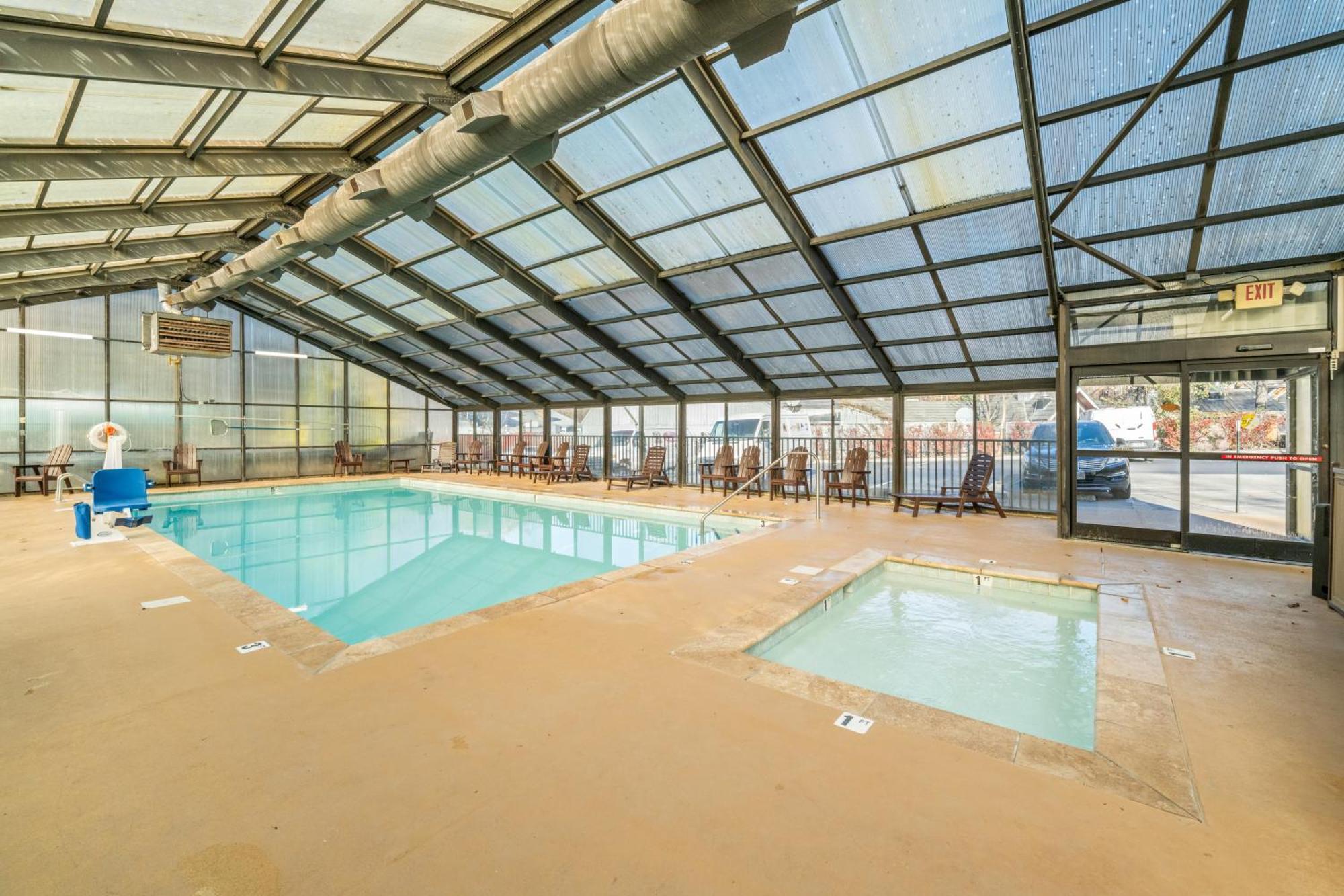 Black Bear Inn & Suites Gatlinburg Ngoại thất bức ảnh